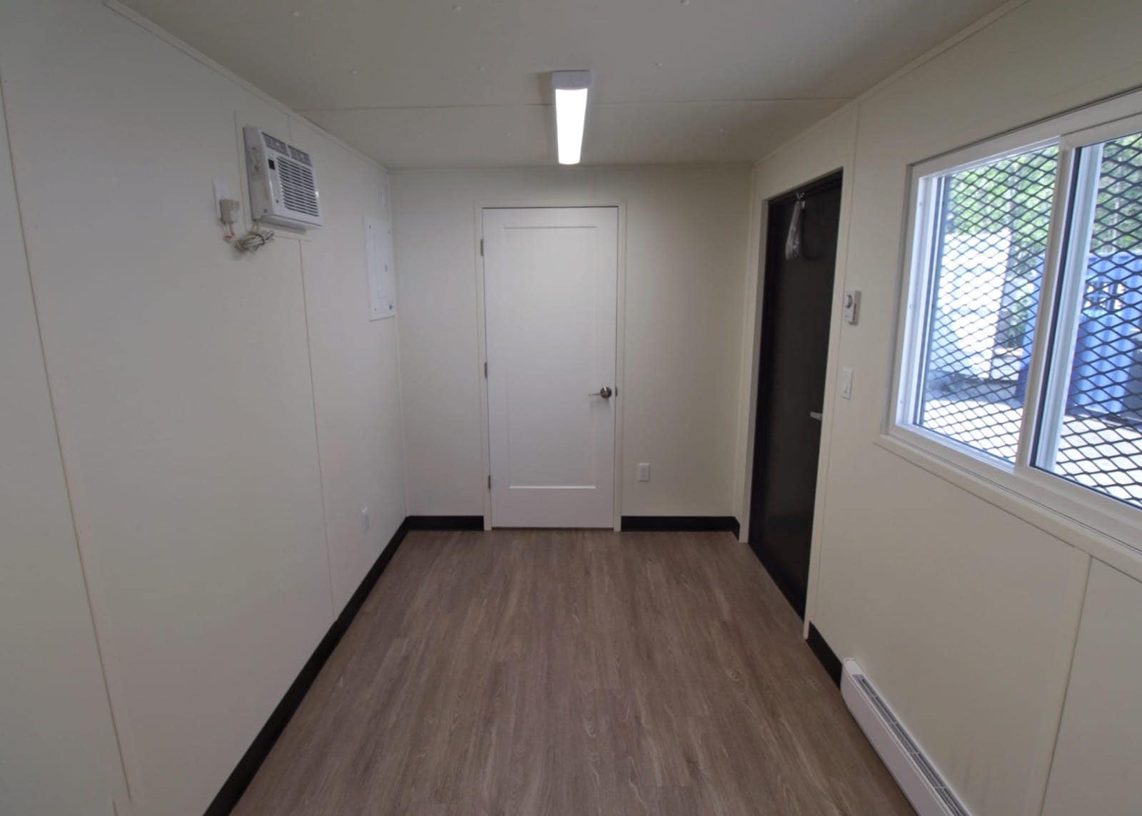 20′ Site office + Washroom - Royal Ace Storage