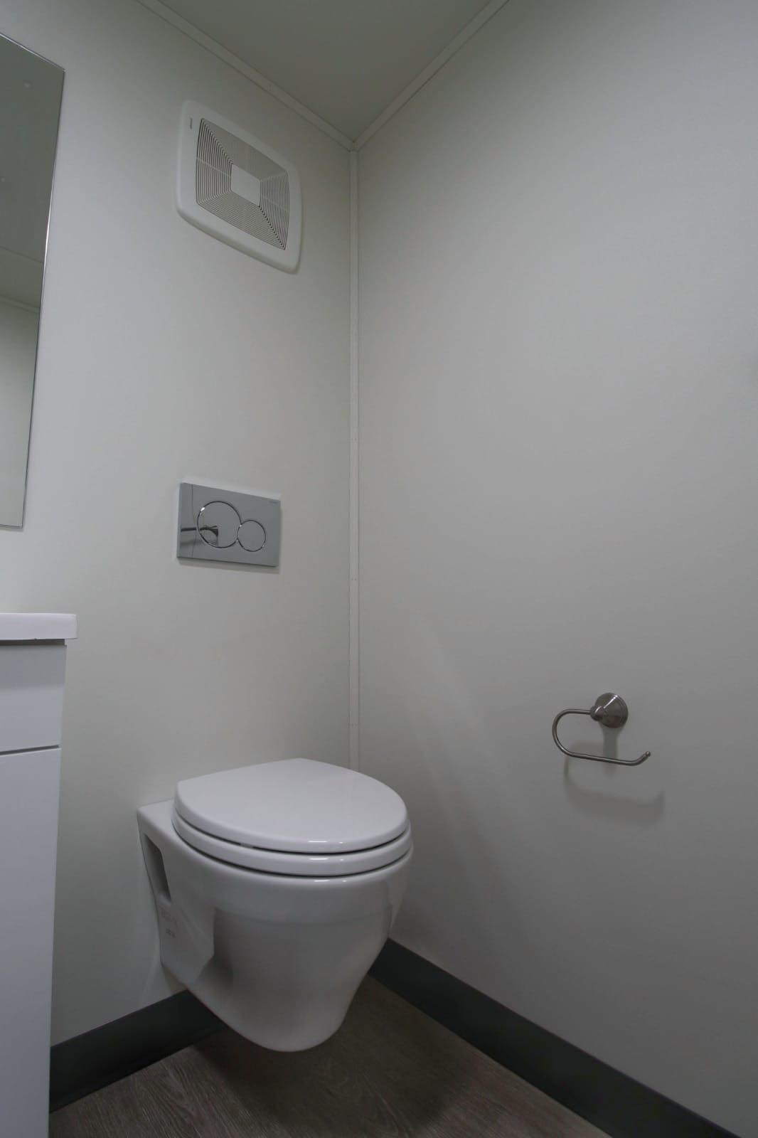 20′ Site office + Washroom - Royal Ace Storage